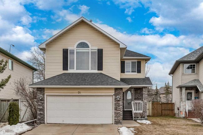 71 Wentworth Circle Sw, Home with 4 bedrooms, 3 bathrooms and 4 parking in Calgary AB | Image 1
