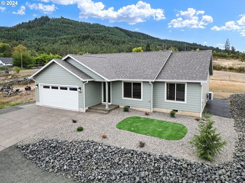 489 Oak St, Yoncalla, OR, 97499 | Card Image