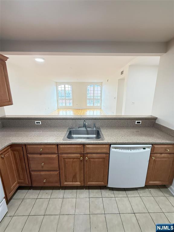 Residential Lease in Englewood 2