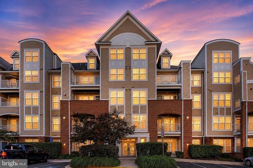 305-2711 Bellforest Ct, VIENNA, VA, 22180-7313 | Card Image