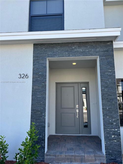 326 Ne 1st Dr, Florida City, FL, 33034-2274 | Card Image