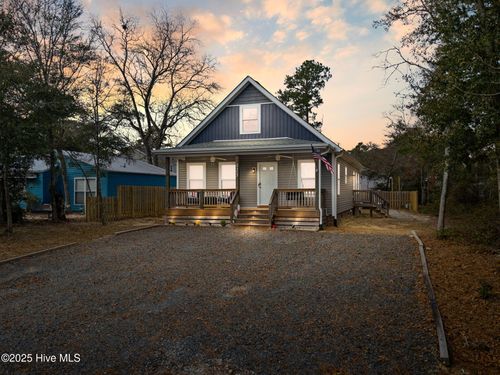 125 Nw 15th St, Oak Island, NC, 28465-7206 | Card Image