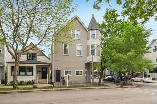 2-2105 W Barry Ave, CHICAGO, IL, 60618-8109 | Card Image