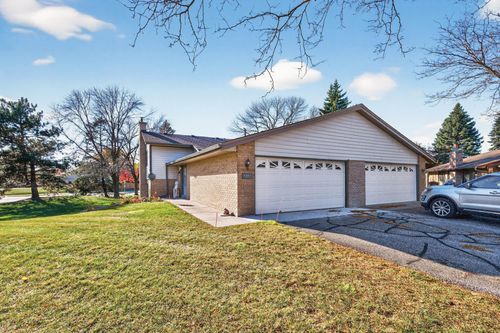 7107 Robinwood Bay, Woodbury, MN, 55125-2847 | Card Image