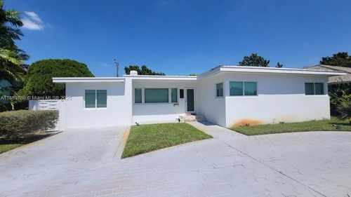 725 Westward Dr, Miami Springs, FL, 33166-5161 | Card Image