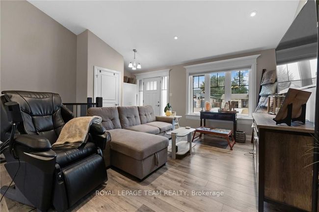 6 Noble Cres, House other with 3 bedrooms, 3 bathrooms and 6 parking in Petawawa ON | Image 7