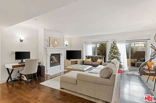 101-1522 Amherst Ave, Los Angeles, CA, 90049 | Card Image