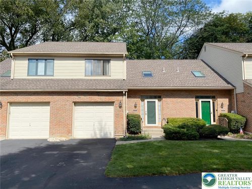 3218 Oakland Square Dr, Bethlehem, PA, 18020-1287 | Card Image