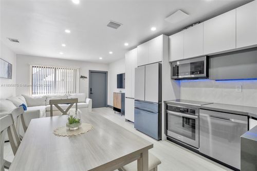 100-100 Ne 71st St, Miami, FL, 33138-5402 | Card Image