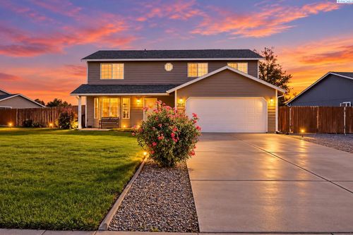 201 W 48th Ave, Kennewick, WA, 99337-4445 | Card Image