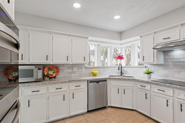 Spacious kitchen with a corner window. | Image 20