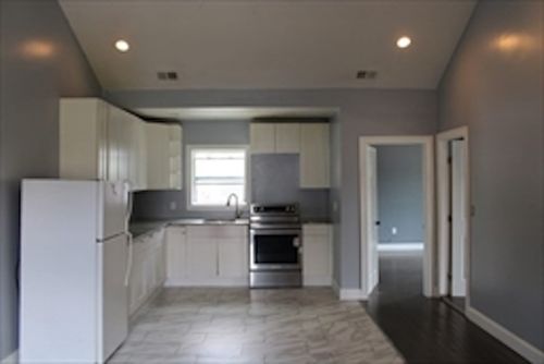 2-211 Green St, Brockton, MA, 02301-3824 | Card Image
