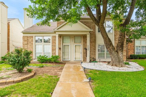 1520 Beach Ln, Arlington, TX, 76014-3402 | Card Image
