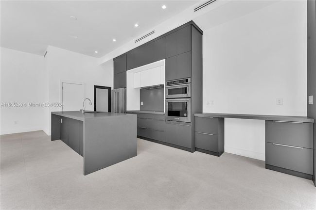 1 - 640 Fernwood Rd, Townhouse with 4 bedrooms, 3 bathrooms and null parking in Key Biscayne FL | Image 5