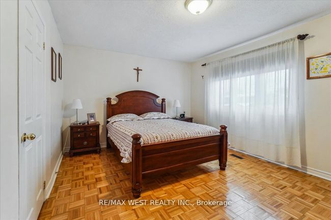 126 Charters Rd, House other with 5 bedrooms, 4 bathrooms and 2 parking in Brampton ON | Image 8