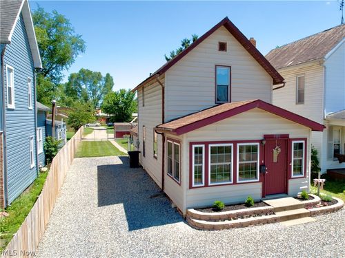 151 Beaver Ave Ne, New Philadelphia, OH, 44663-3911 | Card Image