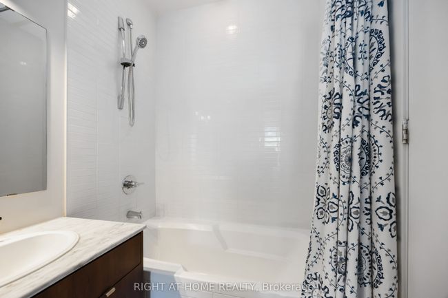 209 - 23 Brant St, Condo with 2 bedrooms, 1 bathrooms and 1 parking in Toronto ON | Image 17