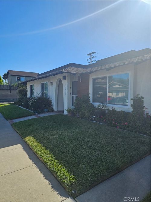 17071 Pinehurst Ln, Huntington Beach, CA, 92647-5546 | Card Image