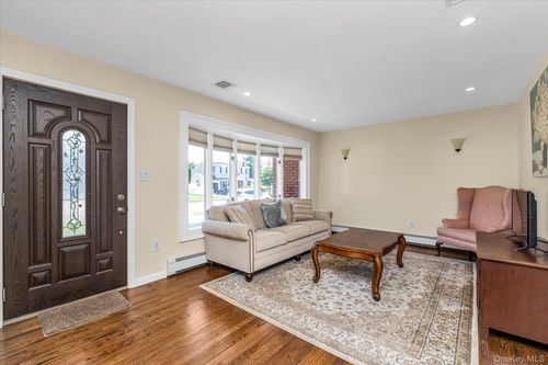 332 Eastlake Ave, Massapequa Park, NY, 11762-1835 | Card Image