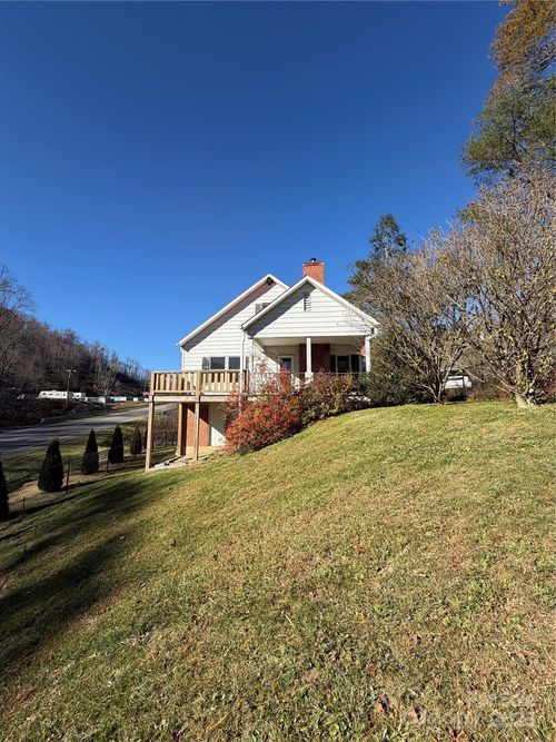 202 Snow Hill Rd, Bakersville, NC, 28705-8081 | Card Image