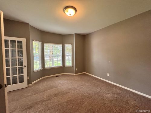 1058 Arthur Dr, Troy, MI, 48083-1803 | Card Image