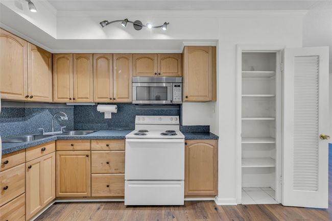 APT-201A - 2426 Se 17 Th St, Condo with 1 bedrooms, 1 bathrooms and null parking in Fort Lauderdale FL | Image 13