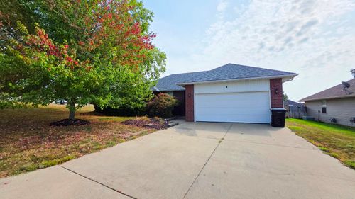 3806 N 31st St, Ozark, MO, 65721-8895 | Card Image