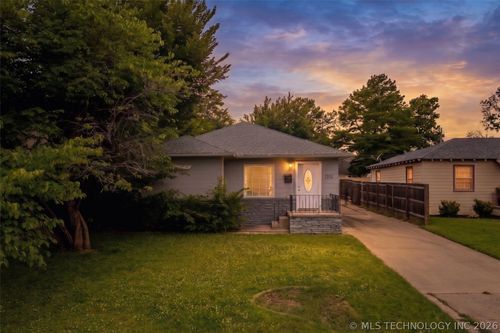 1332 Knoxville Ave, Tulsa, OK, 74112-5806 | Card Image