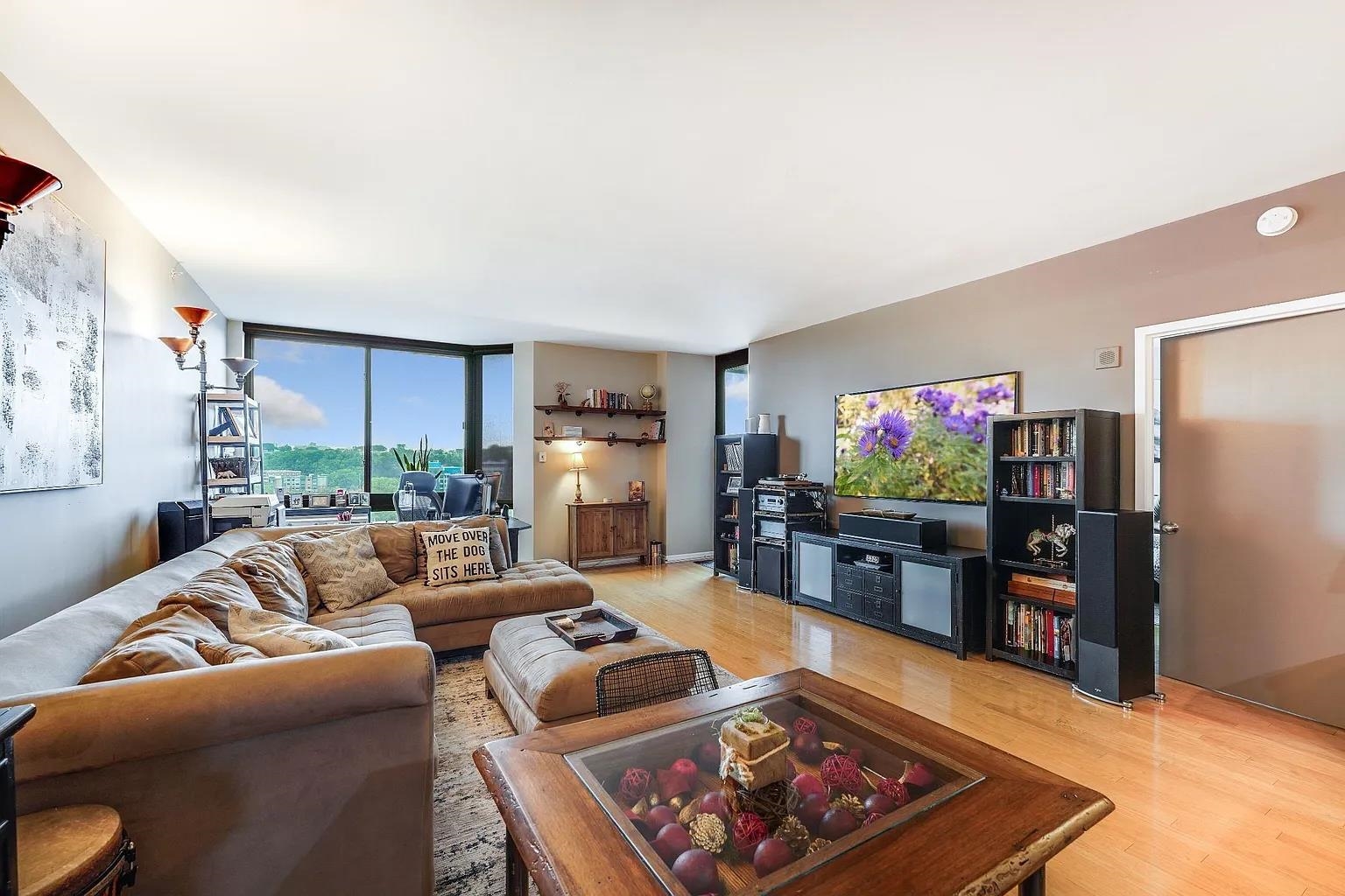 Residential in JC, Downtown 5