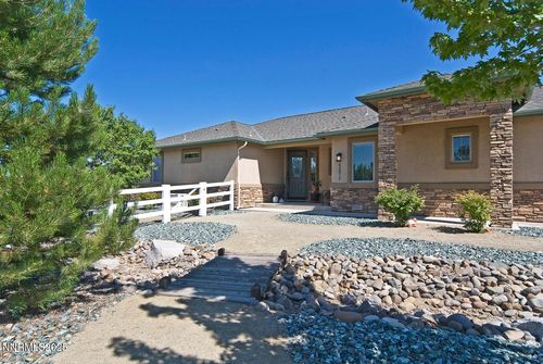 1572 Amber Rose Dr, Minden, NV, 89423-8039 | Card Image