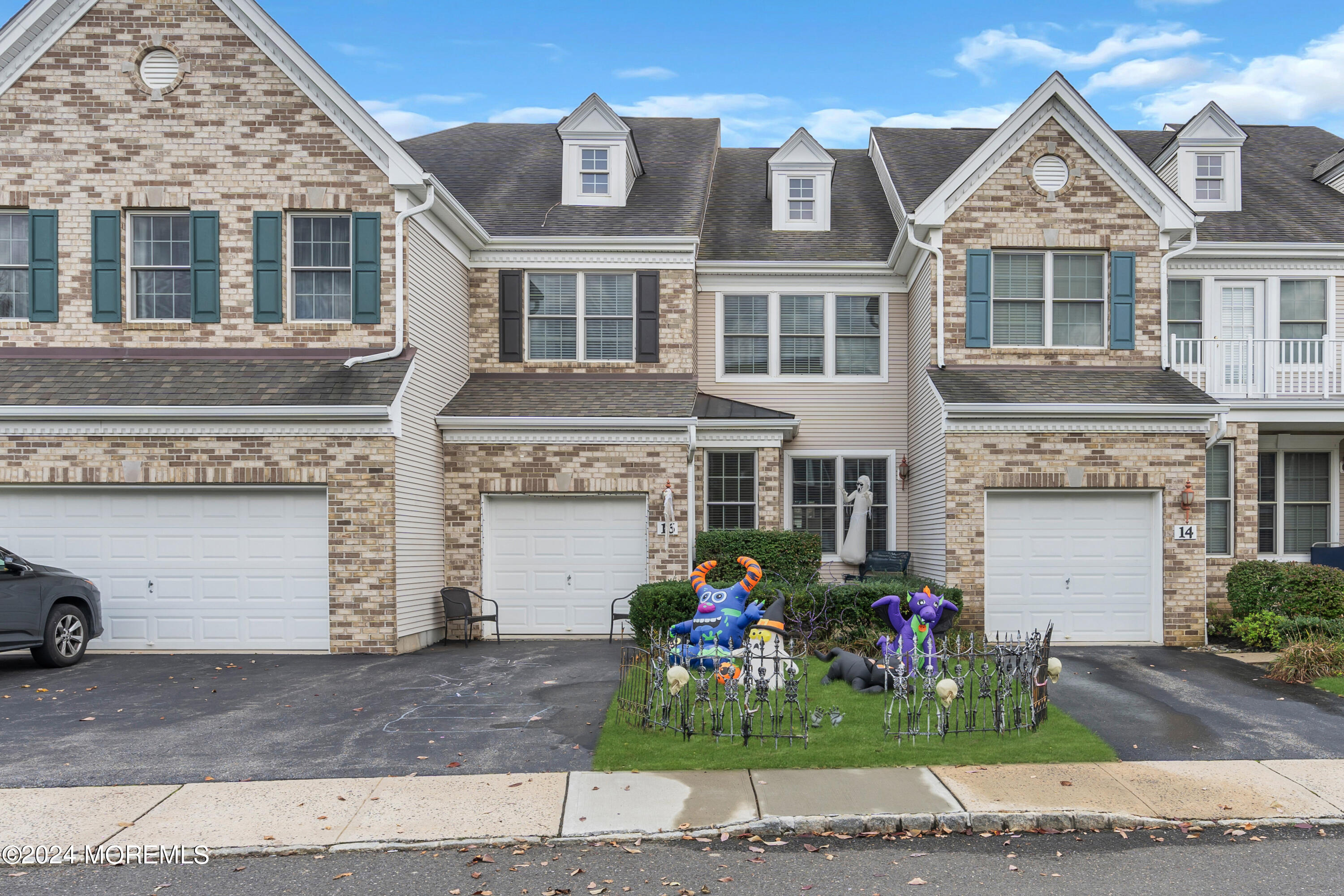 Chatsworth Rd, Manalapan, NJ 07726