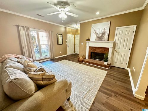 405 Cambrian Ridge Dr, PELHAM, AL, 35124-4823 | Card Image