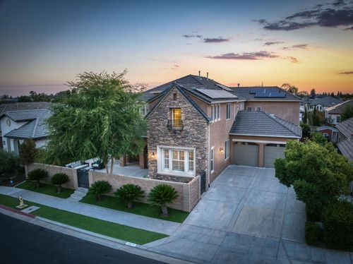 1802 N Kaweah Ave, Clovis, CA, 93619-9595 | Card Image