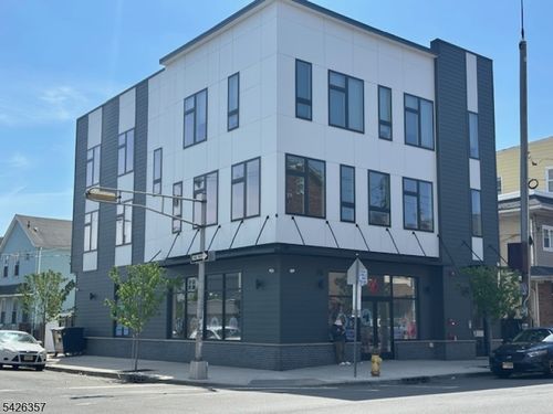 76 Pacific St, Newark, NJ, 07105-1604 | Card Image