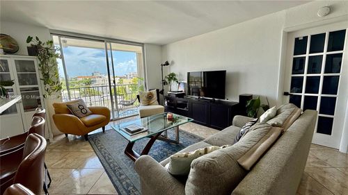 apt-5a-7601 Byron Ave, Miami Beach, FL, 33141-2375 | Card Image