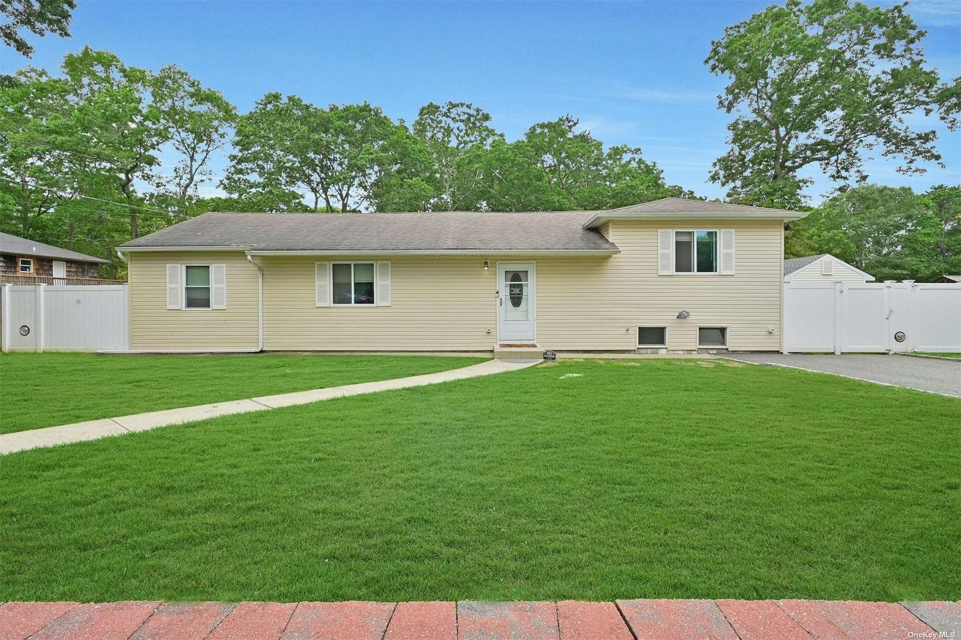 End Ave, Shirley, NY 11967