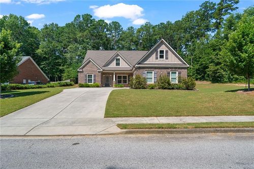 902 Edgewater Dr, Loganville, GA, 30052-7399 | Card Image