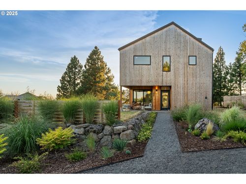 468 Nw Strawberry Mountain Pl, White Salmon, WA, 98672-8962 | Card Image