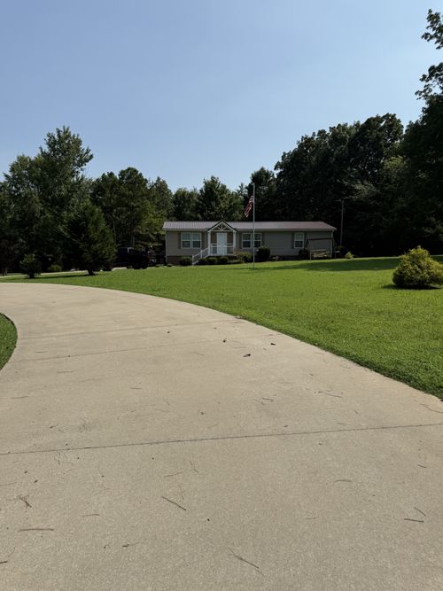 565 Mount Zion Rd, Mc Ewen, TN, 37101-5107 | Card Image