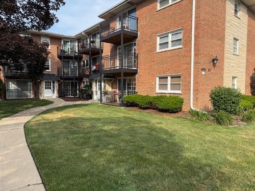 apt-2a-6851 N Northwest Hwy, CHICAGO, IL, 60631-1216 | Card Image
