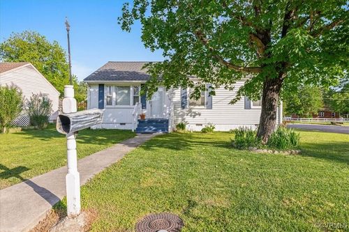 2406 Bluefield St, Hopewell, VA, 23860-3530 | Card Image