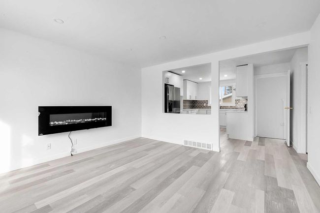 3248 Dovercliffe Rd Se, House other with 5 bedrooms, 2 bathrooms and 2 parking in Calgary AB | Image 5