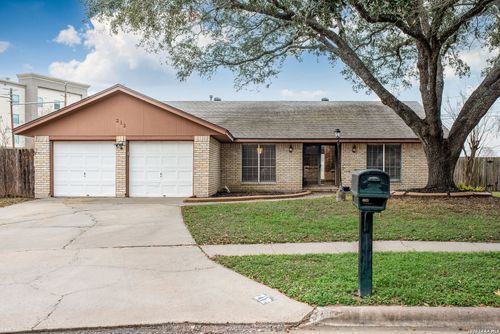 212 Buckingham St, Victoria, TX, 77904-1840 | Card Image