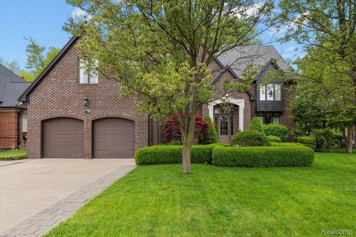 27729 Stephany Ct, Harrison Township, MI, 48045-1660 | Card Image