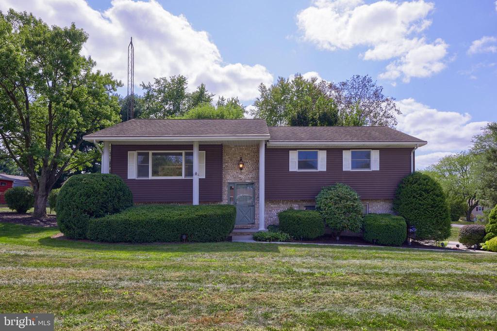 Art Dr, Hanover, PA 17331
