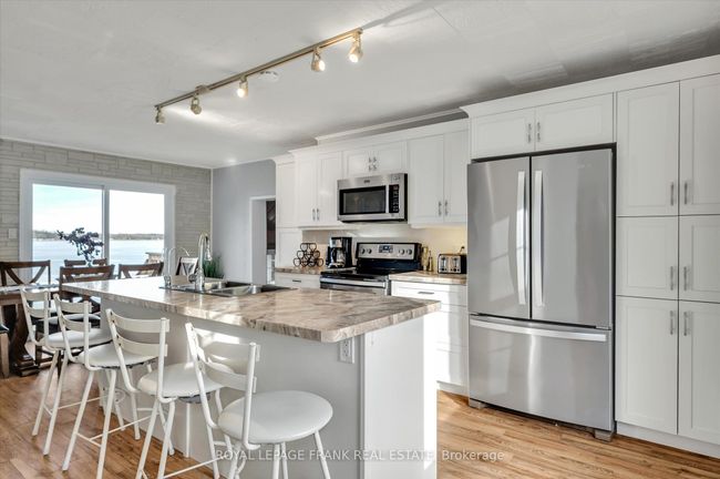 798 Simcoe St, House other with 3 bedrooms, 1 bathrooms and 4 parking in Bridgenorth ON | Image 9