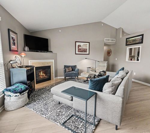 404 Riversedge Dr, Saline, MI, 48176-2403 | Card Image