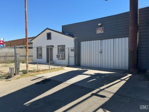 401 E California Ave, Bakersfield, CA, 93307 | Card Image