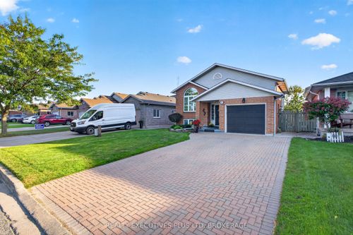 7802 Sabine Dr, Niagara Falls, ON, L2H3E4 | Card Image