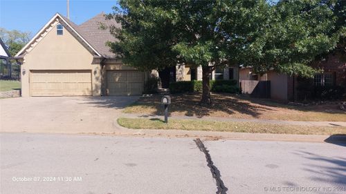 7305 E 111th Place, Bixby, OK, 74008 | Card Image